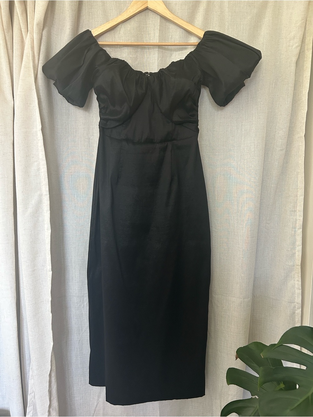 Abercrombie & Fitch Taffeta Off- Shoulder Midi Dress